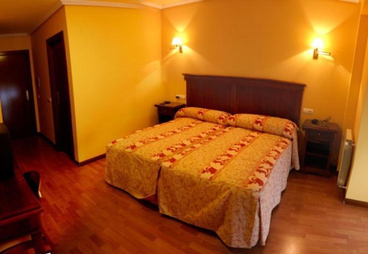 Hostal Torres San Leonardo de Yagüe Oda fotoğraf